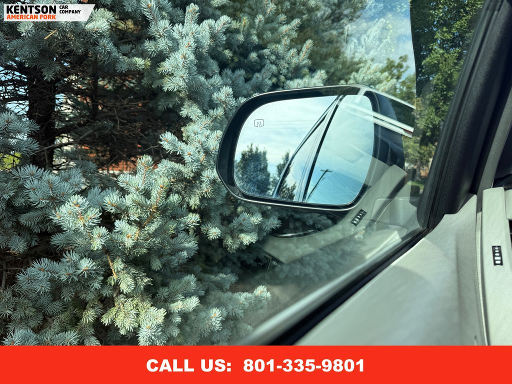 2019 Toyota Sienna XLE photo 24