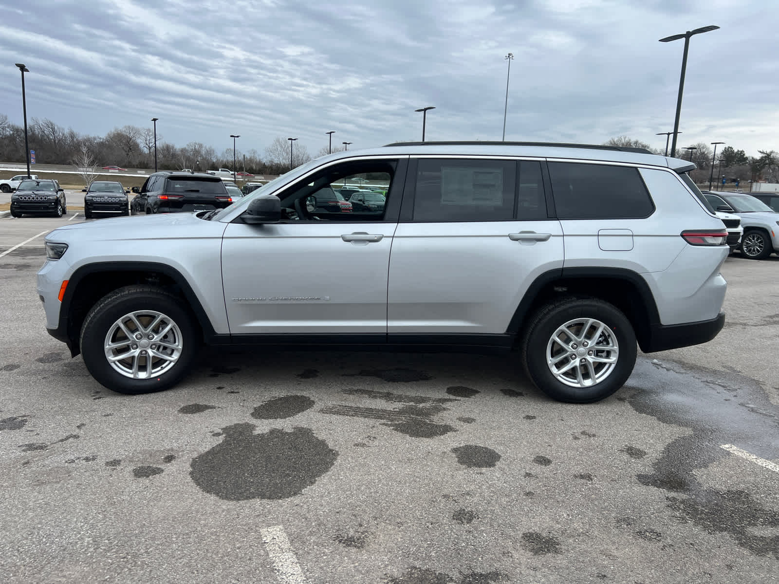 2025 Jeep Grand Cherokee Laredo X photo 4