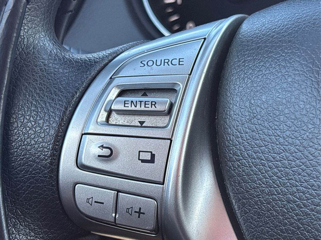 2016 Nissan Rogue SV photo 34