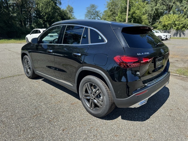 2026 Mercedes Benz GLA 250 4MATIC photo 2