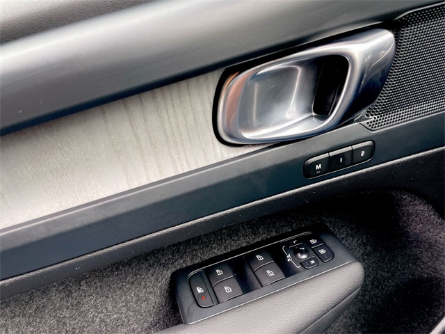 2024 Volvo XC40 AWD photo 6