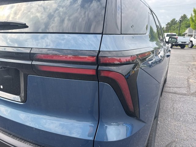 2025 Chevrolet Traverse photo 16