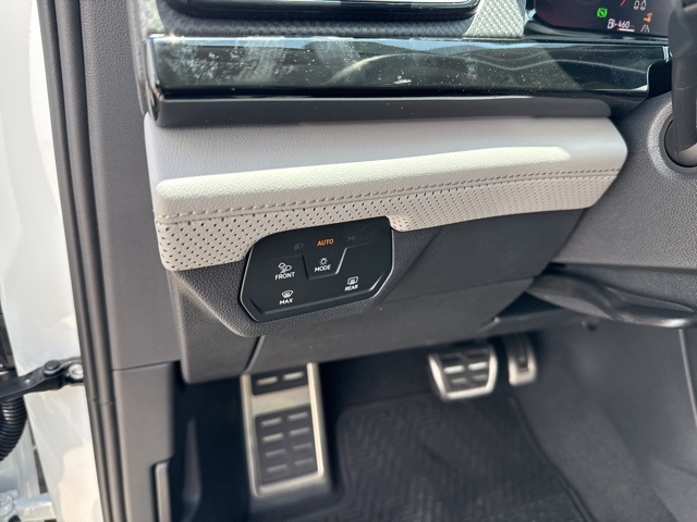 2025 Volkswagen Atlas Peak Edition SE photo 28