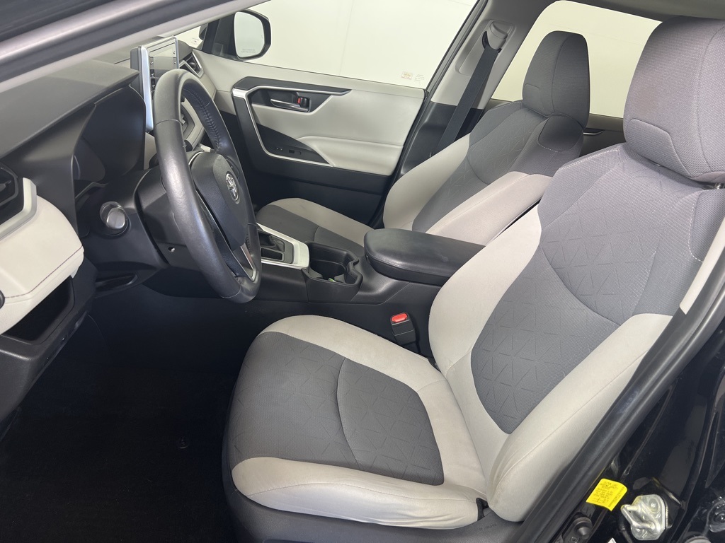 2019 Toyota RAV4 XLE photo 2
