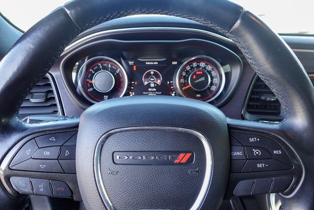 2015 Dodge Challenger R/T Scat Pack photo 16