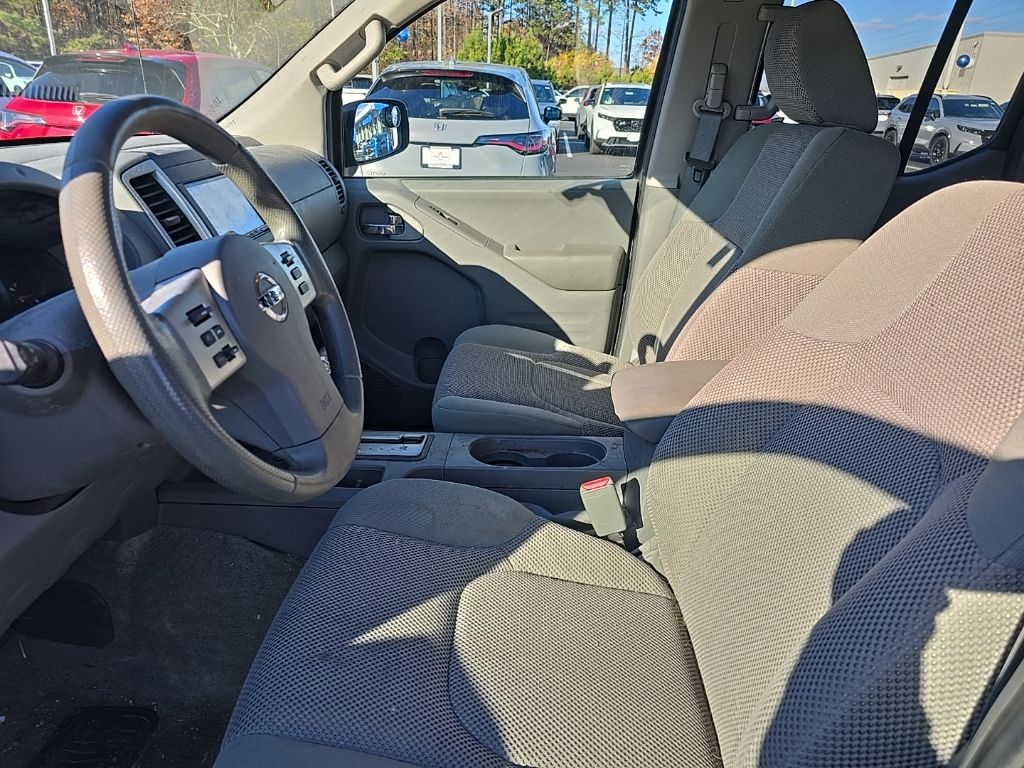 2016 Nissan Frontier SV photo 4