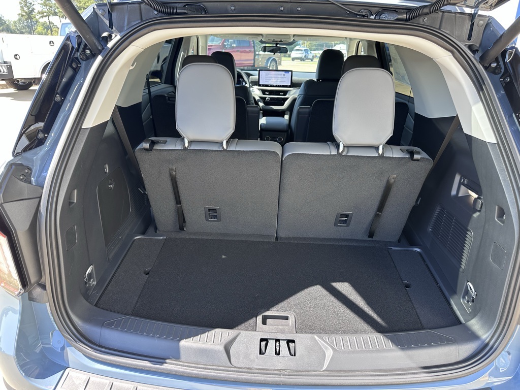 2025 Ford Explorer photo 26