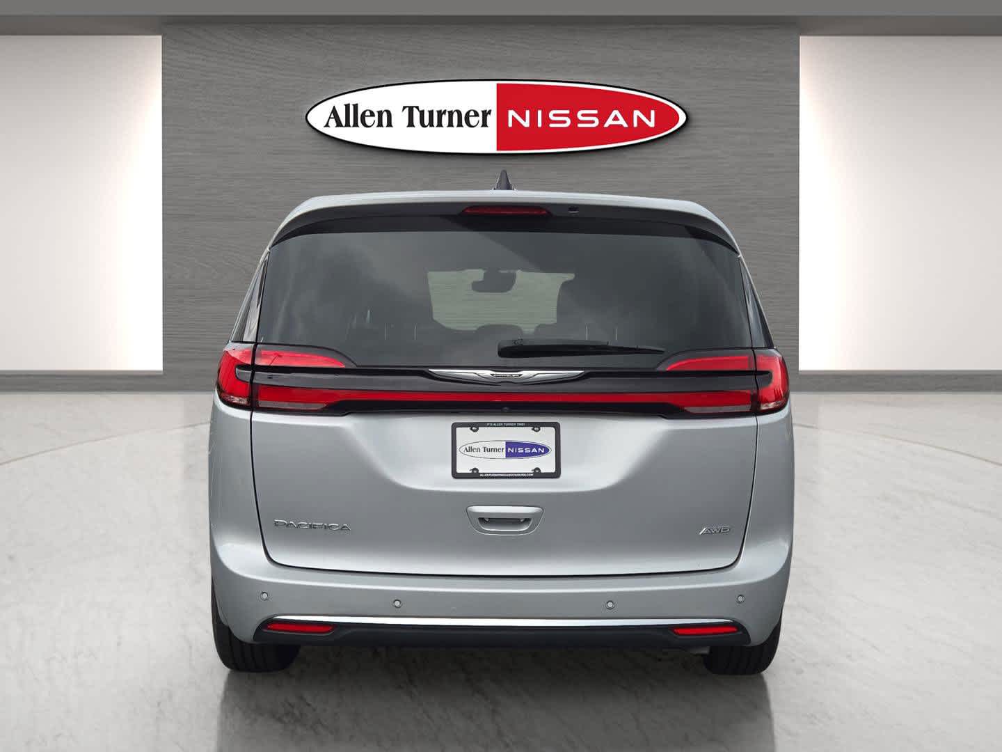 2023 Chrysler Pacifica Touring L photo 14
