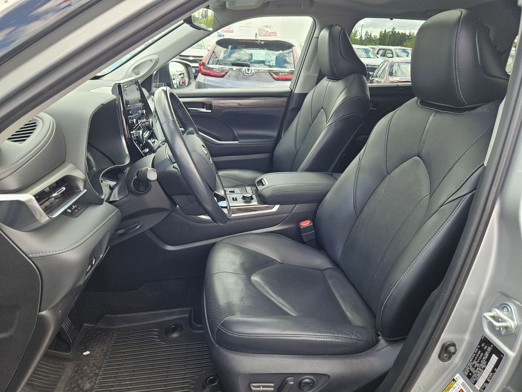 2021 Toyota Highlander Limited photo 13