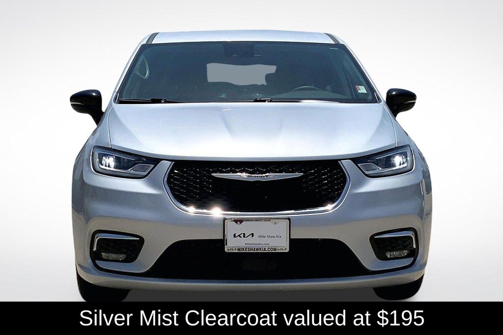 2024 Chrysler Pacifica Touring L photo 3