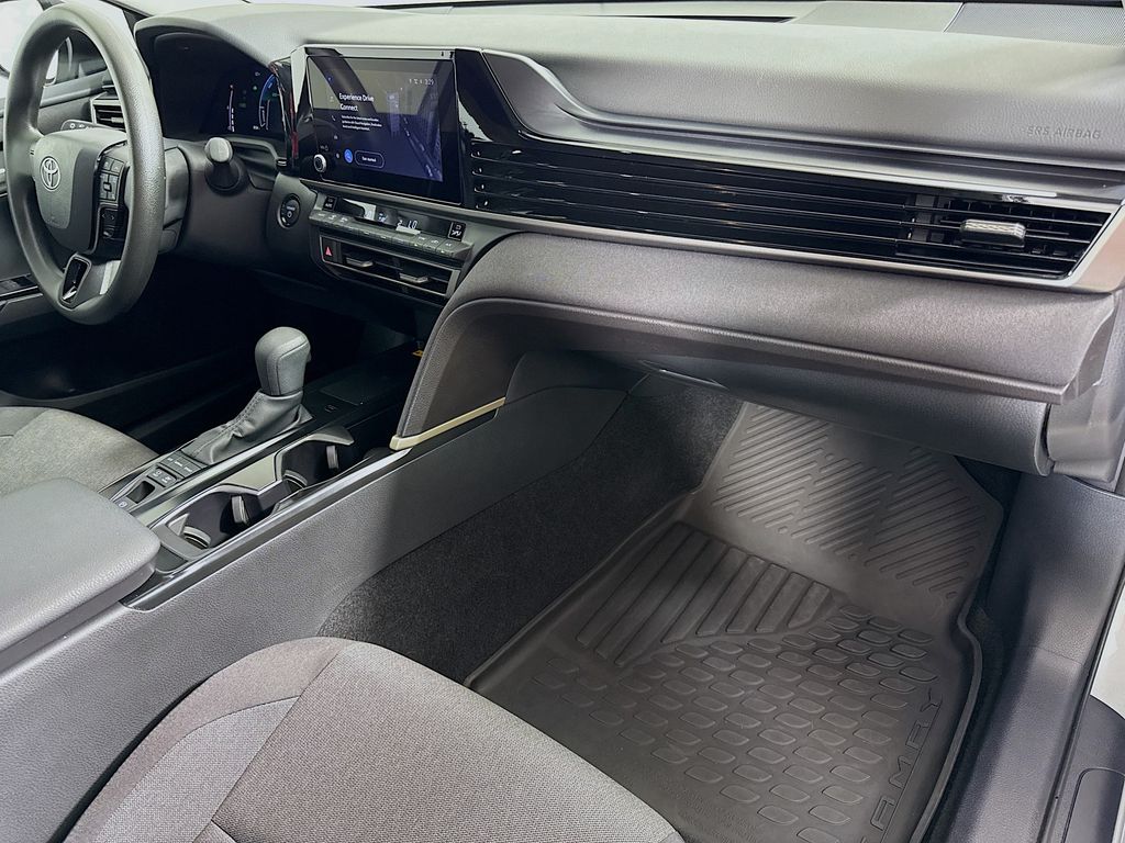 2025 Toyota Camry Hybrid LE photo 26