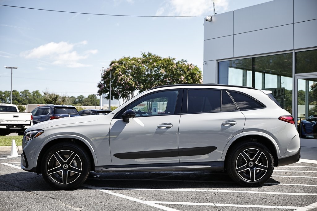 2025 Mercedes Benz GLC 300 4MATIC photo 3