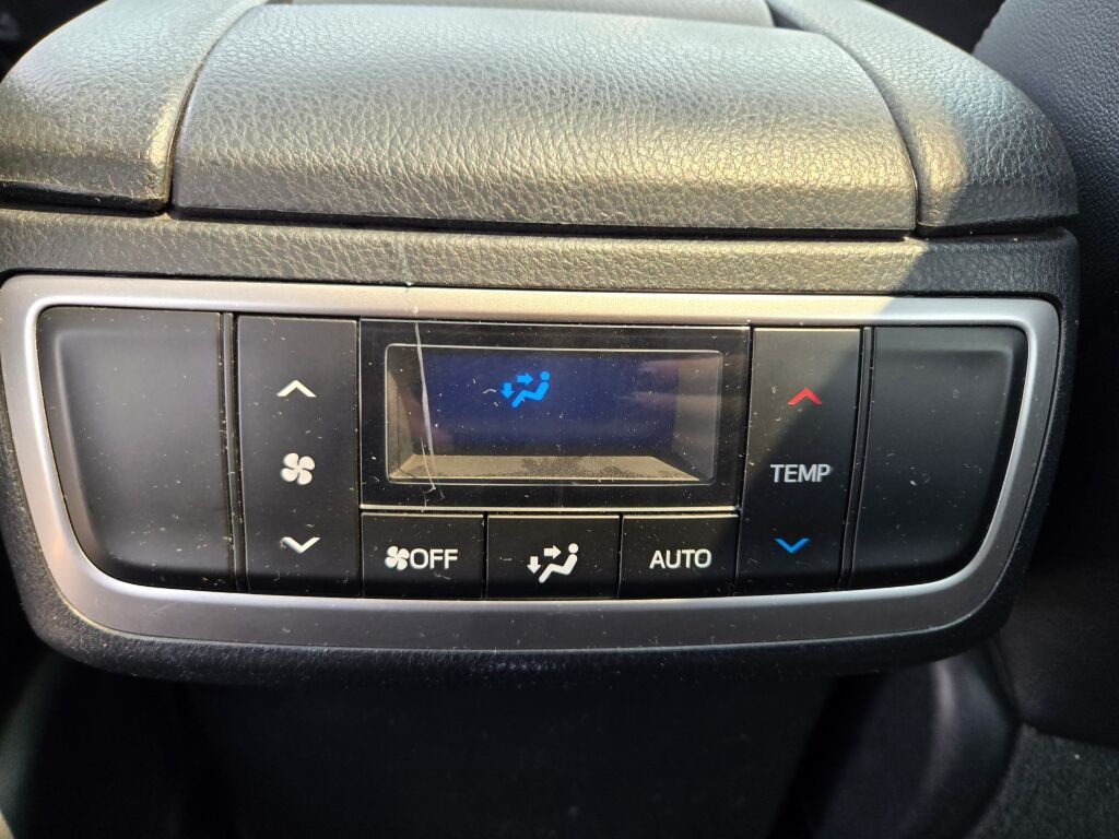 2019 Toyota Highlander XLE photo 17