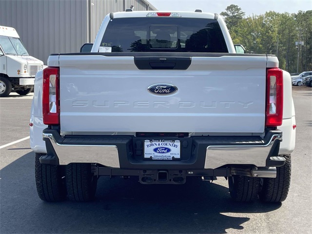 2026 Ford F-350 photo 2