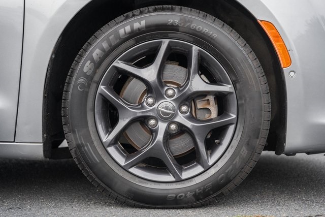 2019 Chrysler Pacifica Limited photo 18