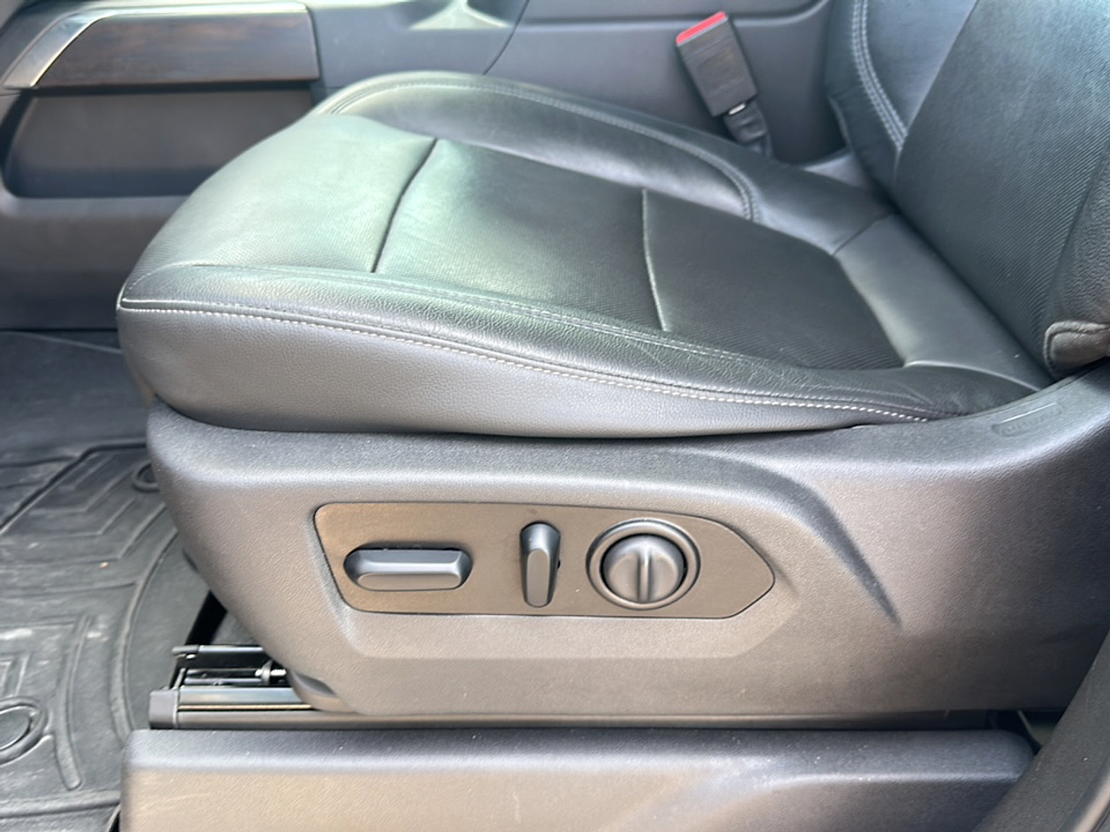 2020 Gmc Sierra 1500 SLT photo 3