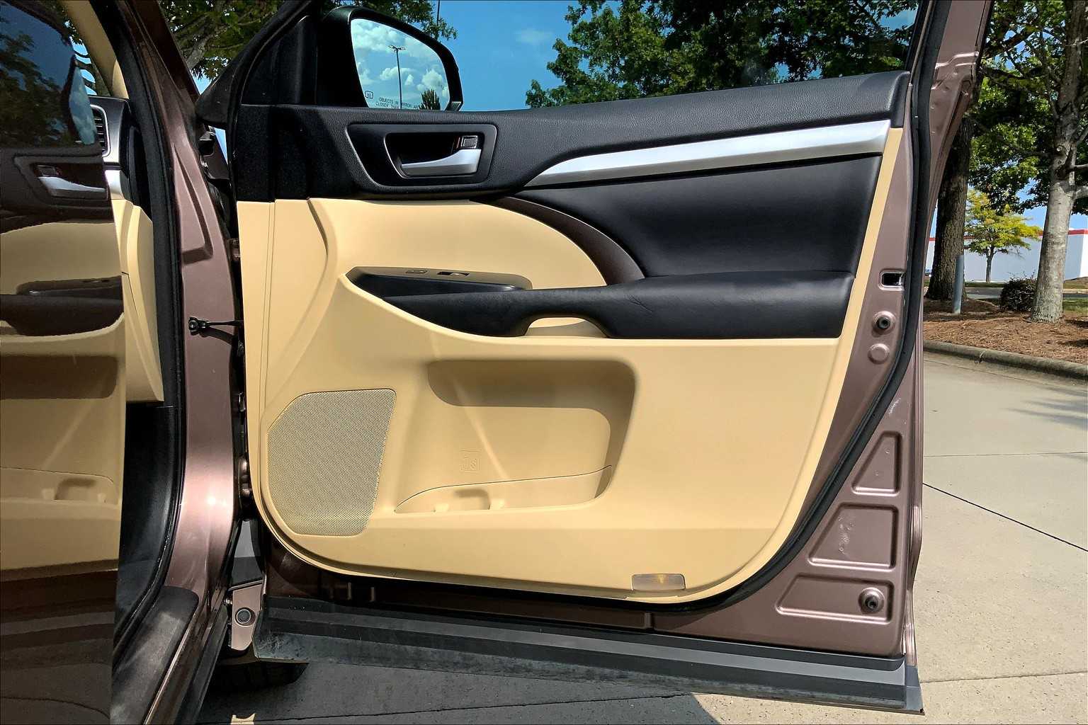 2017 Toyota Highlander XLE photo 21