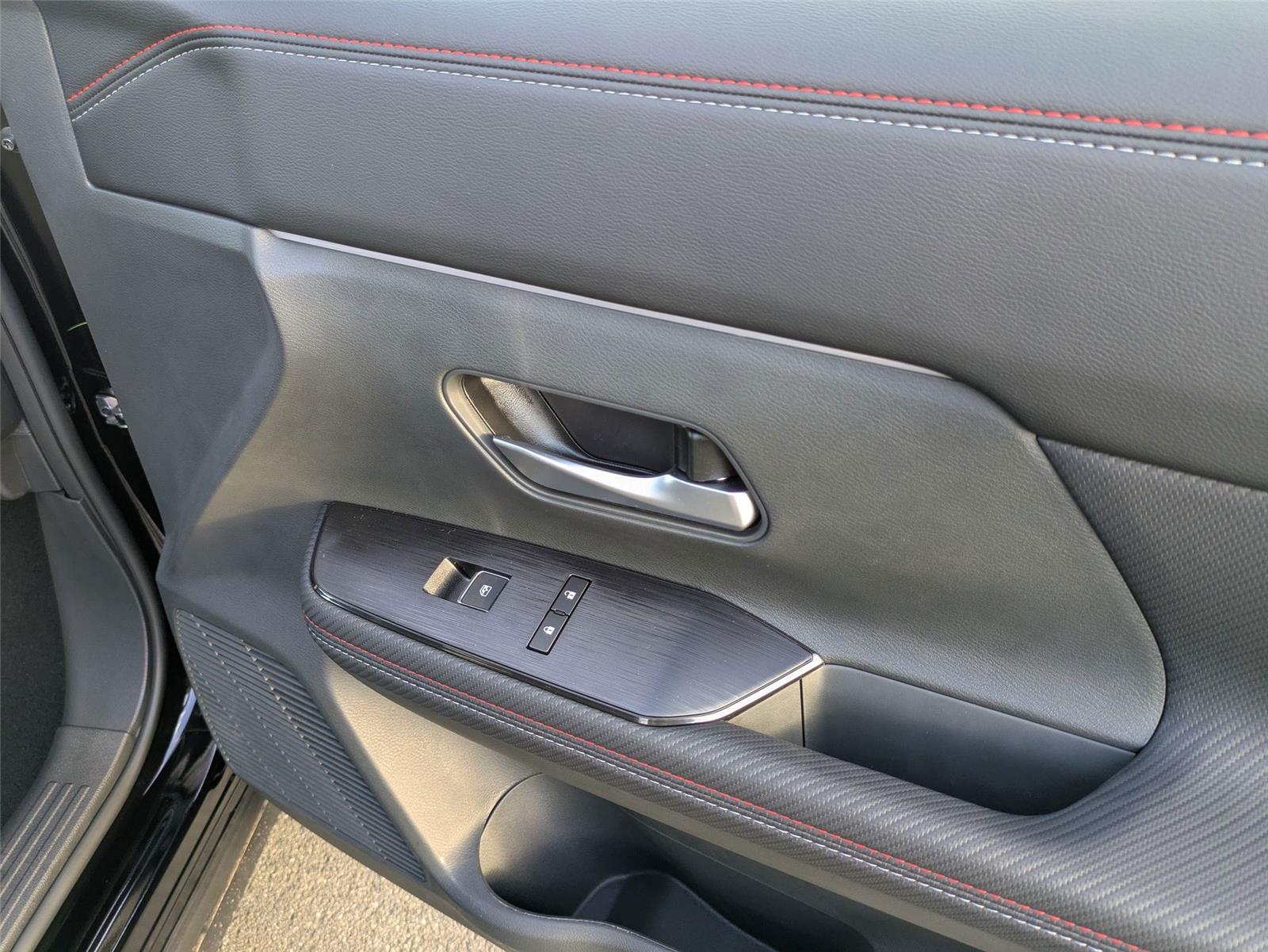 2026 Nissan Kicks SR photo 25