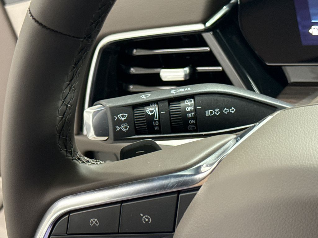2025 Chevrolet Suburban LT photo 18