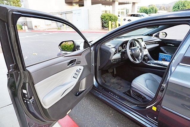 Used 2019 Gray Toyota XLE image 36