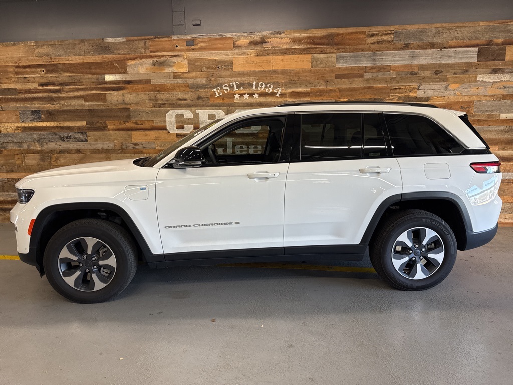 2023 Jeep Cherokee 4xe photo 2