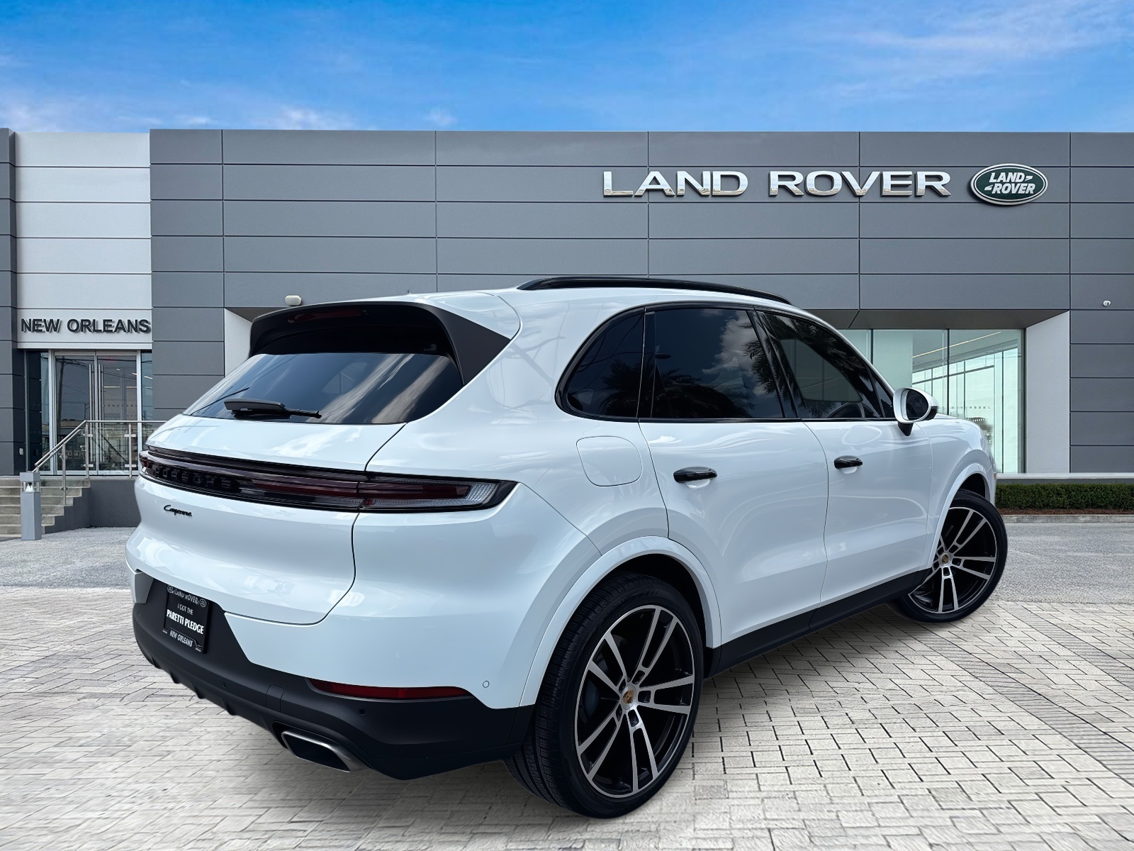 2024 Porsche Cayenne Base photo 6
