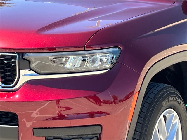 2025 Jeep Grand Cherokee Laredo X photo 2