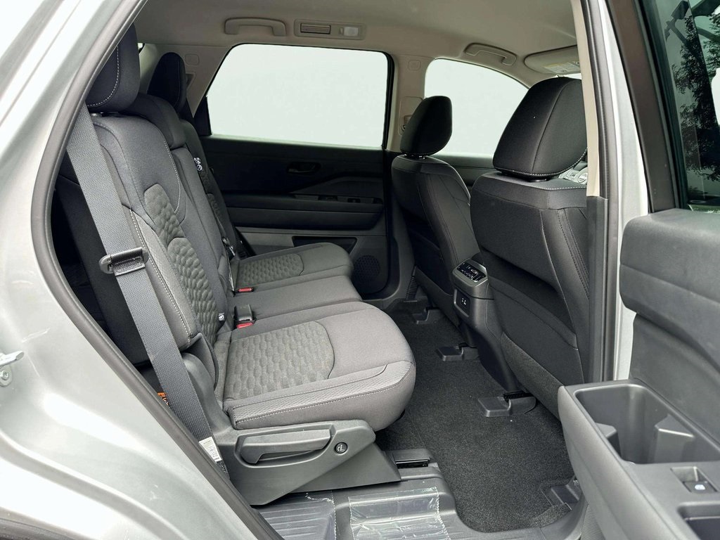 2025 Nissan Pathfinder SV photo 19