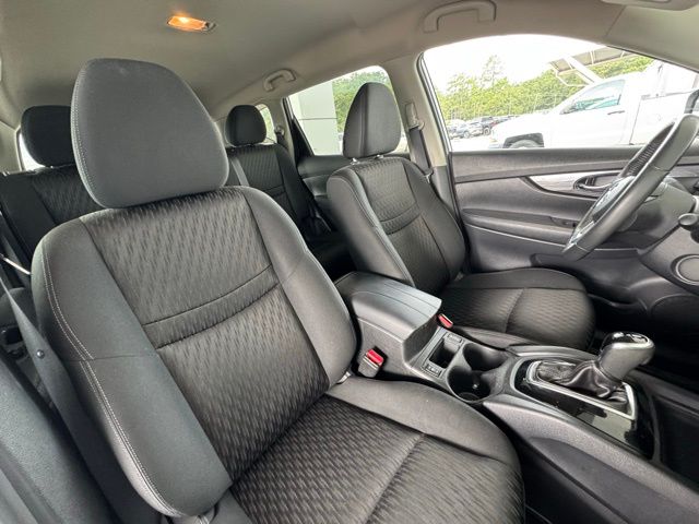 2018 Nissan Rogue SV photo 16