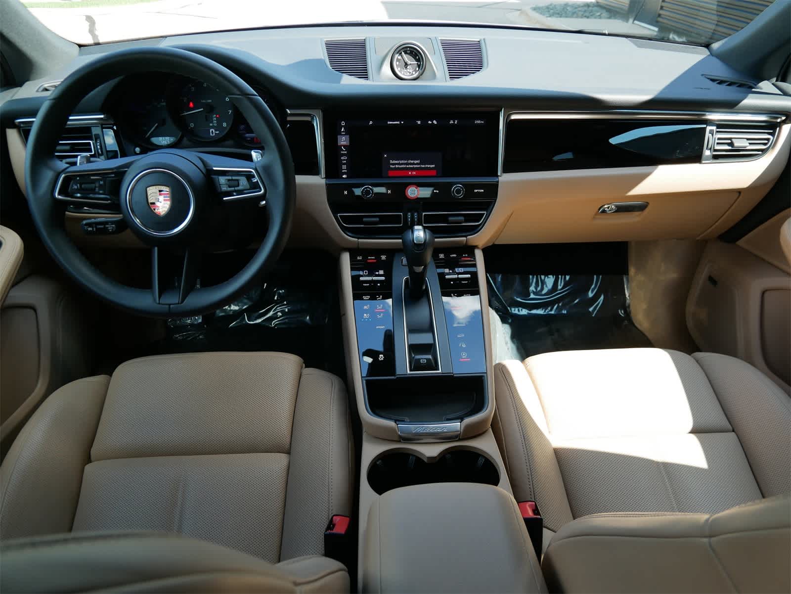 2025 Porsche Macan photo 7