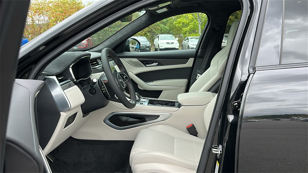 2026 Jaguar F-PACE SVR photo 10