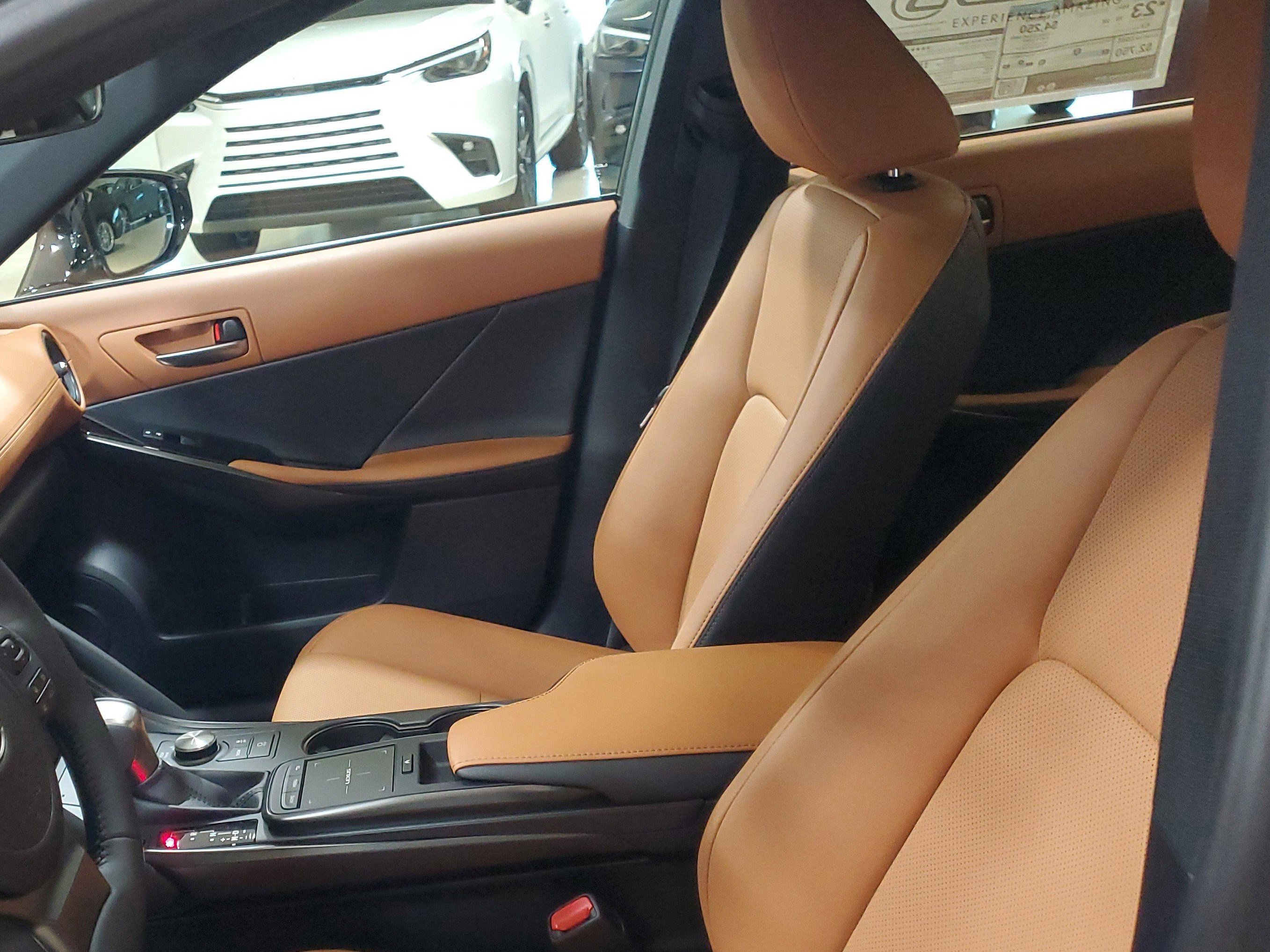 2025 Lexus IS 350 F SPORT photo 6