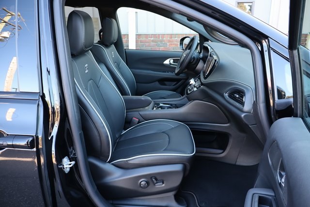 2026 Chrysler Pacifica Limited photo 56