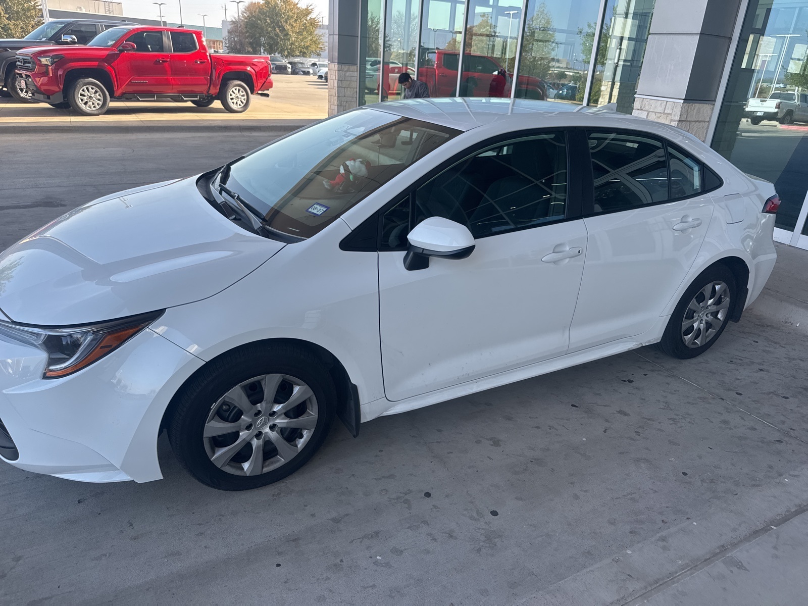 2025 Toyota Corolla LE's photo