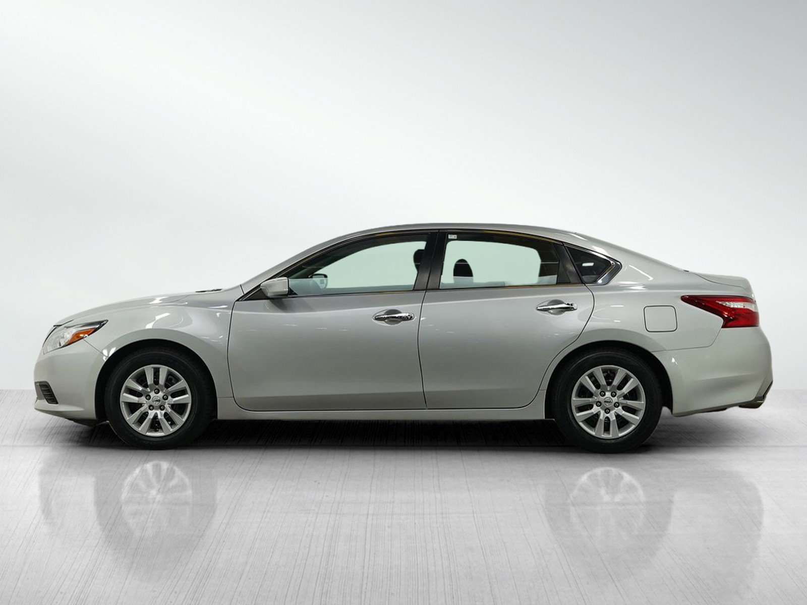 2016 Nissan Altima 2.5 S photo 2