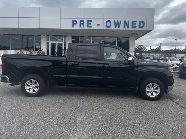 2023 Chevrolet Silverado LT photo 3