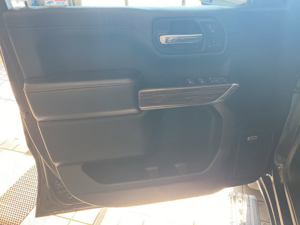 2019 Chevrolet Silverado 1500 High Country photo 2