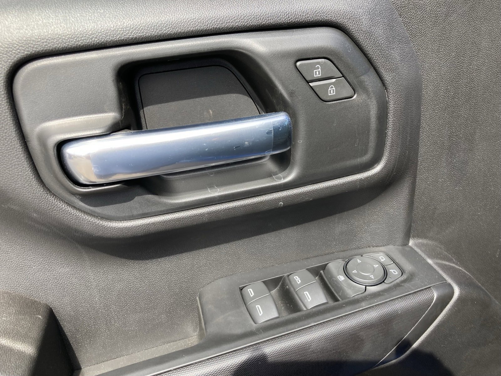 2025 Chevrolet Silverado 1500 Custom photo 13