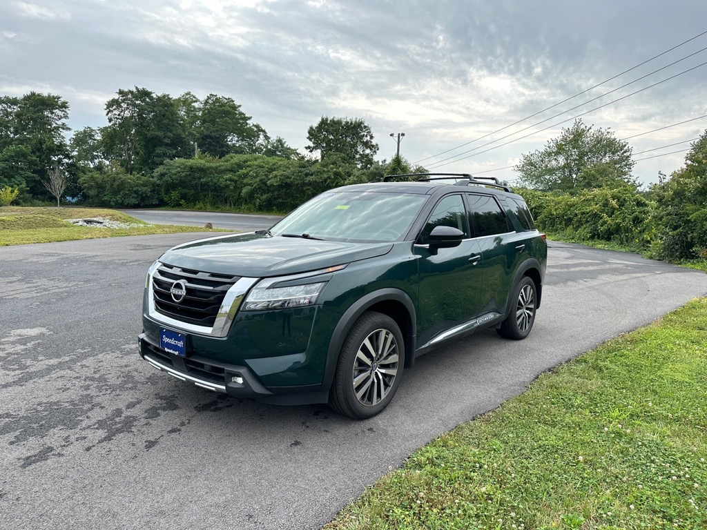2022 Nissan Pathfinder Platinum photo 3