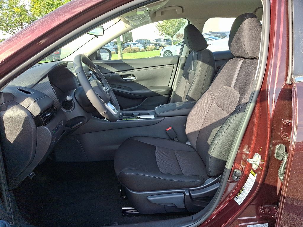 2025 Nissan Sentra SV photo 5
