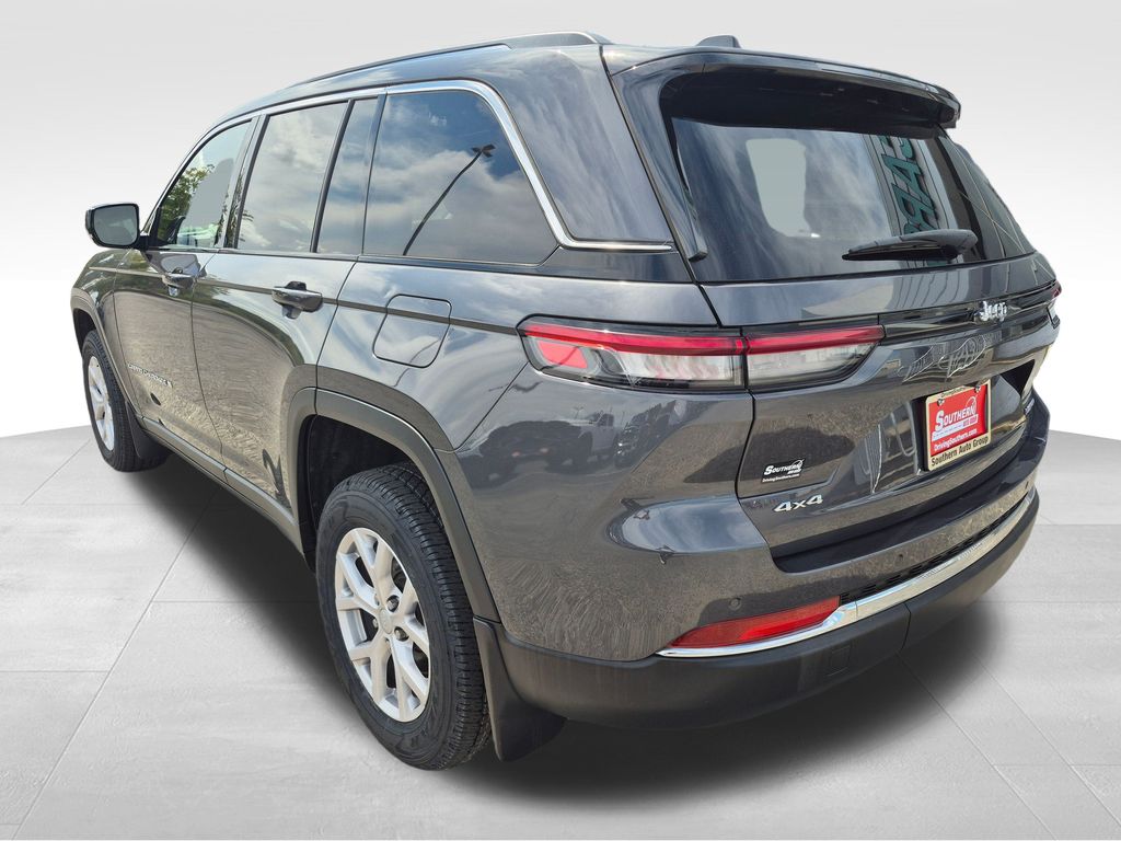 2022 Jeep Grand Cherokee Limited photo 2