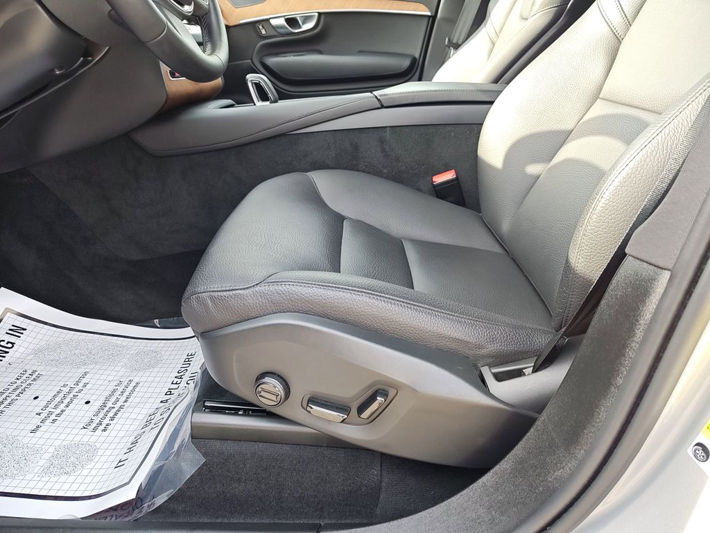 2024 Volvo XC90 Plus photo 15
