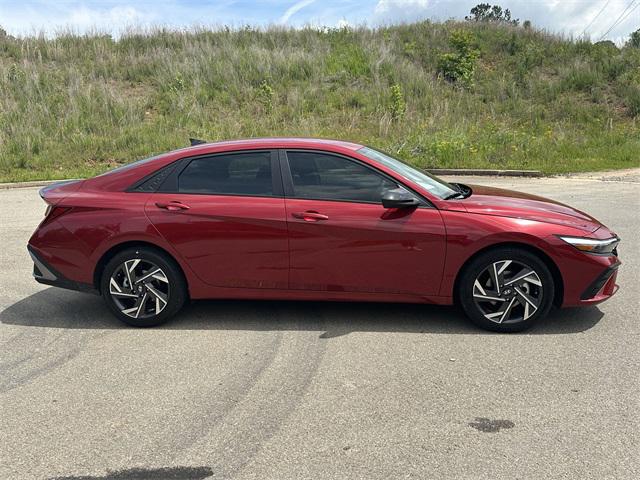 2025 Hyundai Elantra SEL Sport photo 6