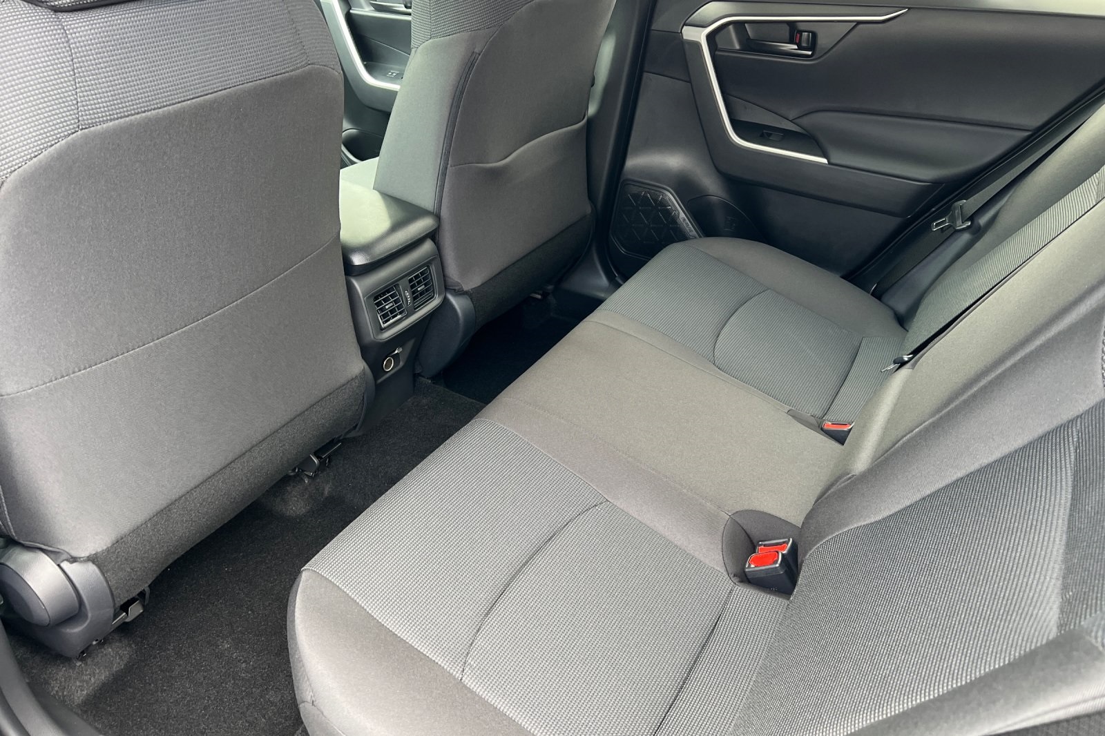 2025 Toyota RAV4 LE photo 3