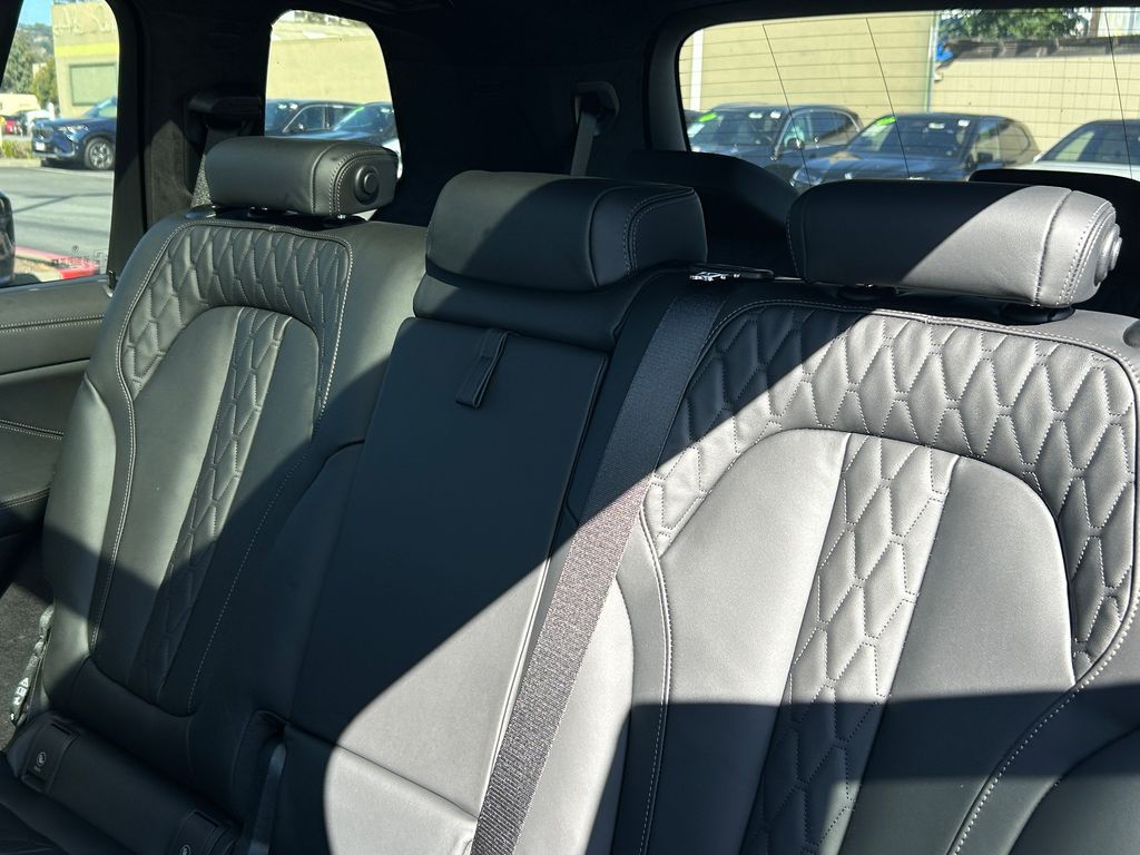 2026 Bmw X7 M60i photo 31