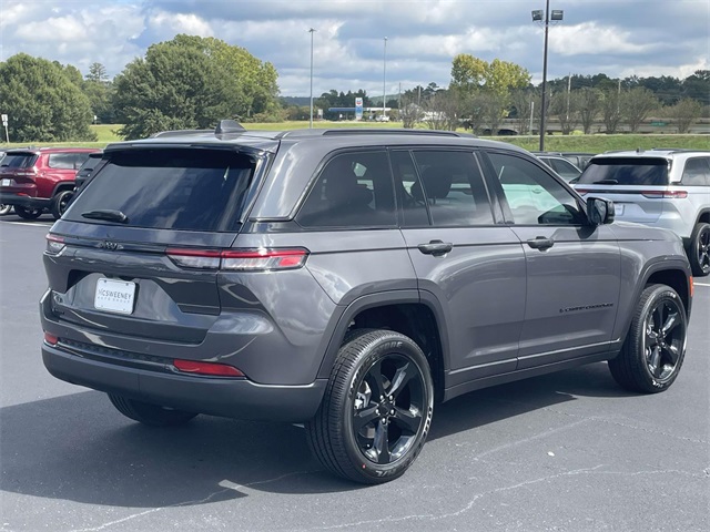 2025 Jeep Grand Cherokee Altitude photo 3