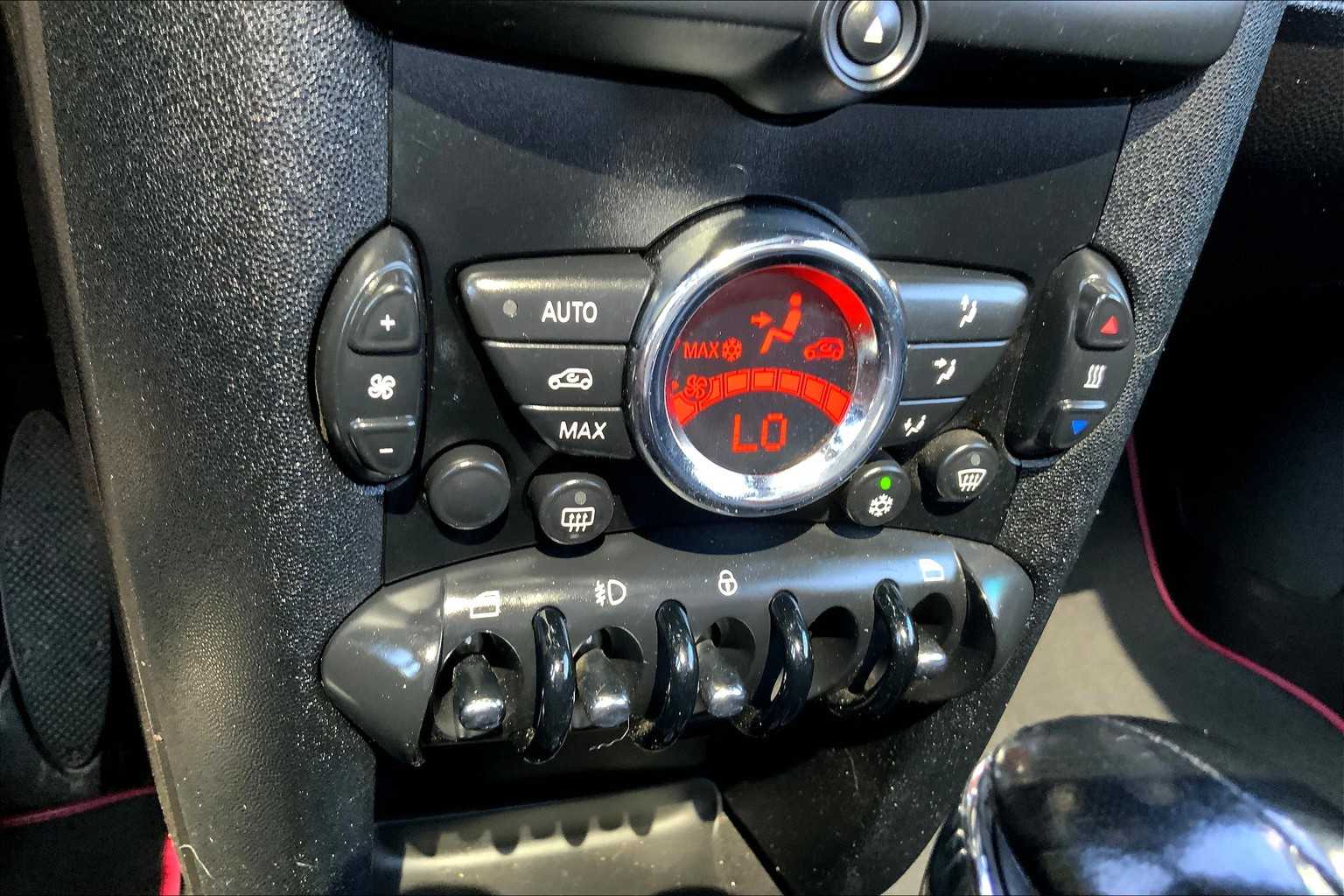 2012 Mini Clubman Base photo 22