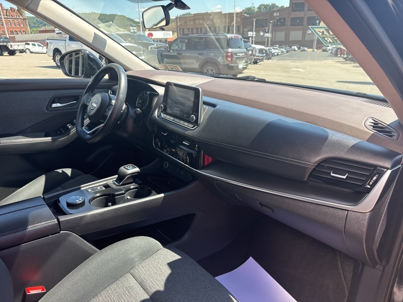 2022 Nissan Rogue SV photo 15
