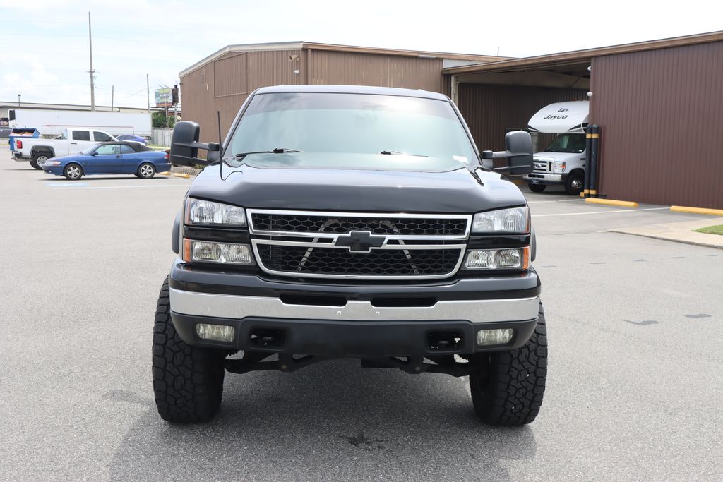 2007 Chevrolet Silverado LT photo 2