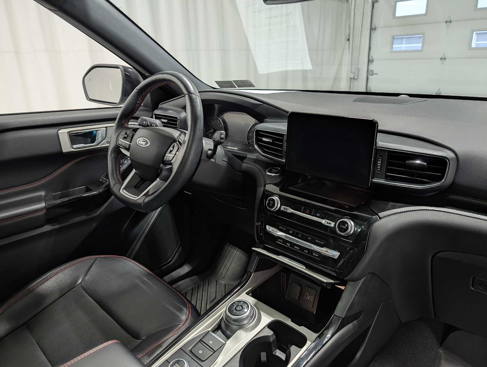 2022 Ford Explorer ST-Line photo 41
